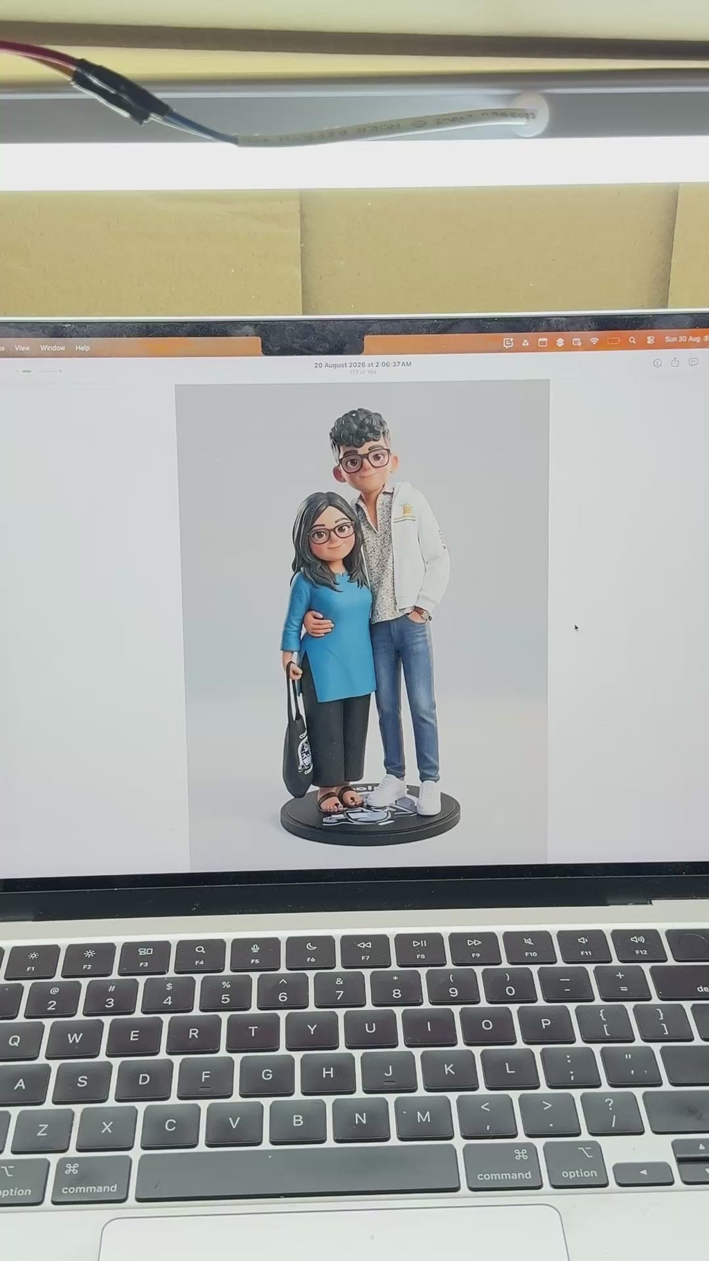 Video of custom couple 3D figurine